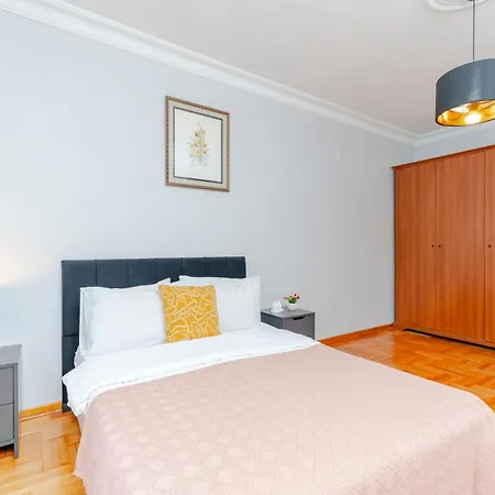 아파트 Four-bedroom Family In Managed - Location With Elevator & Two Bathrooms