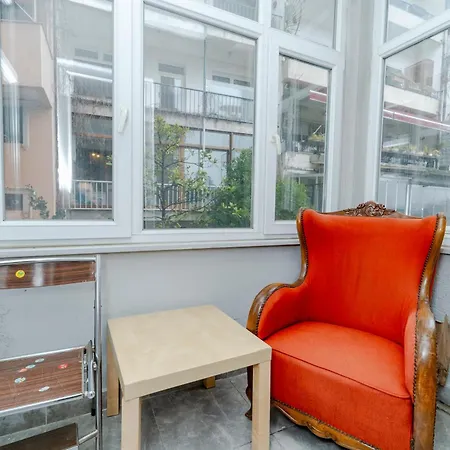 Four-bedroom Family In Managed - Location With Elevator & Two Bathrooms
