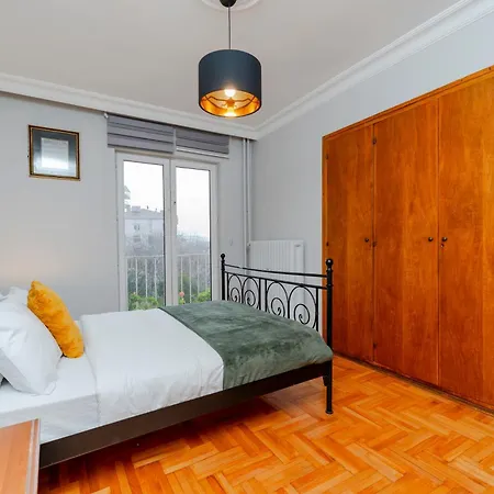 Four-bedroom Family In Managed - Location With Elevator & Two Bathrooms