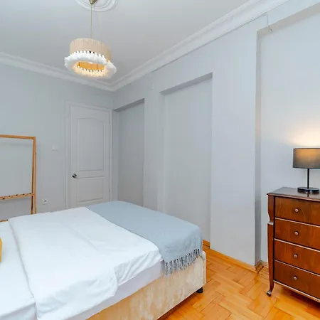 Four-bedroom Family In Managed - Location With Elevator & Two Bathrooms 4* 이스탄불