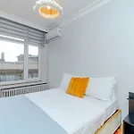 Four-bedroom Family In Managed - Location With Elevator & Two Bathrooms Lejlighed