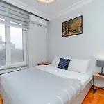 Four-bedroom Family In Managed - Location With Elevator & Two Bathrooms Lejlighed