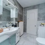Four-bedroom Family In Managed - Location With Elevator & Two Bathrooms Lejlighed Istanbul
