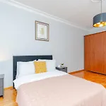 Lejlighed Four-bedroom Family In Managed - Location With Elevator & Two Bathrooms