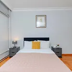 Four-bedroom Family In Managed - Location With Elevator & Two Bathrooms Lejlighed