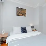 Four-bedroom Family In Managed - Location With Elevator & Two Bathrooms Lejlighed