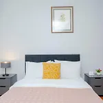 Lejlighed Four-bedroom Family In Managed - Location With Elevator & Two Bathrooms