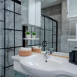 Four-bedroom Family In Managed - Location With Elevator & Two Bathrooms 4*