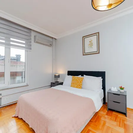Apartment Four-bedroom Family In Managed - Location With Elevator & Two Bathrooms Istanbul
