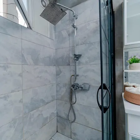 Apartment Four-bedroom Family In Managed - Location With Elevator & Two Bathrooms Istanbul