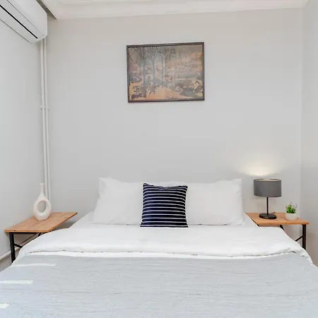 Four-bedroom Family In Managed - Location With Elevator & Two Bathrooms Istanbul