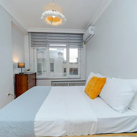 Four-bedroom Family In Managed - Location With Elevator & Two Bathrooms Apartment 4*