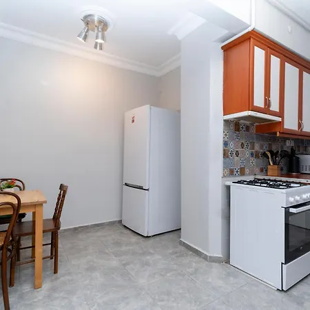 Four-bedroom Family In Managed - Location With Elevator & Two Bathrooms 4* 伊斯坦布尔