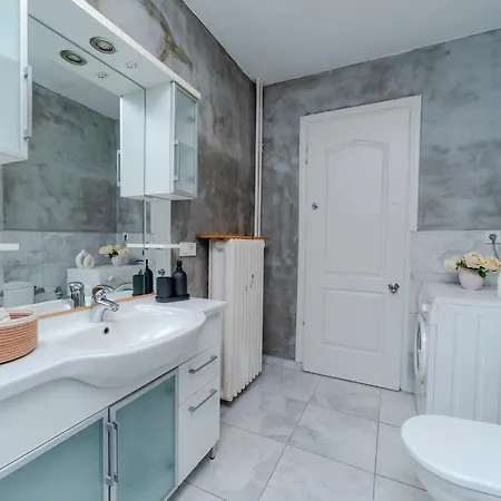 Four-bedroom Family In Managed - Location With Elevator & Two Bathrooms Apartman Isztambul