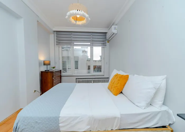 Four-bedroom Family In Managed - Location With Elevator & Two Bathrooms Apartment 4*