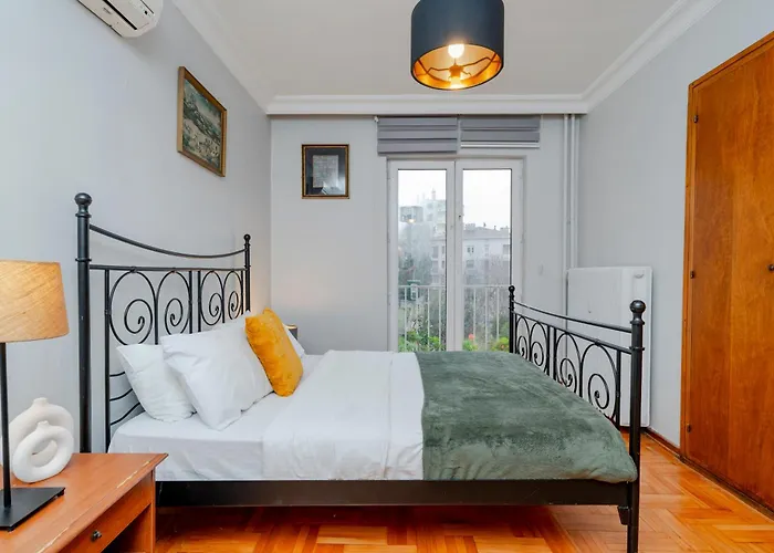 Four-bedroom Family In Managed - Location With Elevator & Two Bathrooms Apartment