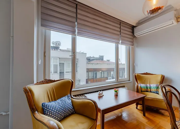 Apartment Four-bedroom Family In Managed - Location With Elevator & Two Bathrooms