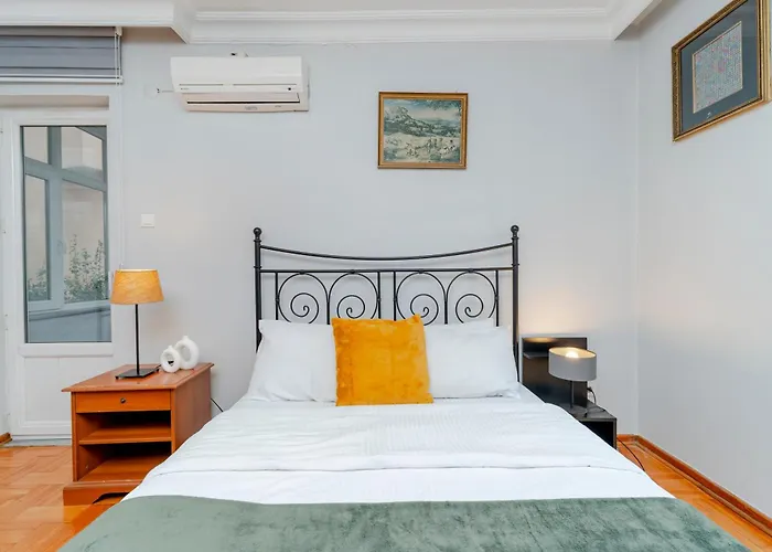 Four-bedroom Family In Managed - Location With Elevator & Two Bathrooms Apartment Istanbul