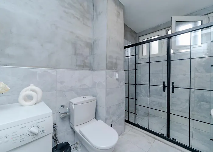 Four-bedroom Family In Managed - Location With Elevator & Two Bathrooms Apartment Istanbul