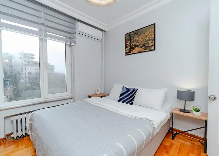 Four-bedroom Family In Managed - Location With Elevator & Two Bathrooms Apartment
