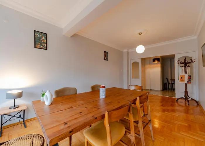 Four-bedroom Family In Managed - Location With Elevator & Two Bathrooms Apartment Istanbul