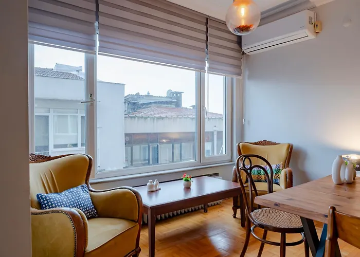Four-bedroom Family In Managed - Location With Elevator & Two Bathrooms 4* Istanbul