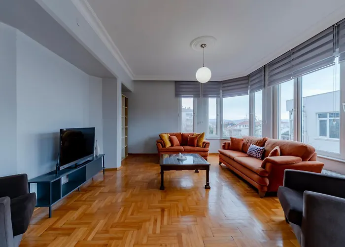 Four-bedroom Family In Managed - Location With Elevator & Two Bathrooms Apartment Istanbul