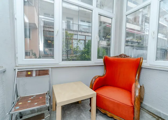 Four-bedroom Family In Managed - Location With Elevator & Two Bathrooms