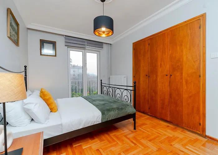 Four-bedroom Family In Managed - Location With Elevator & Two Bathrooms