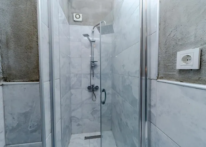 Apartment Four-bedroom Family In Managed - Location With Elevator & Two Bathrooms 4*