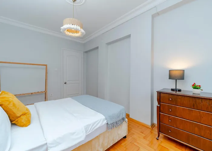 Four-bedroom Family In Managed - Location With Elevator & Two Bathrooms 4* Istanbul