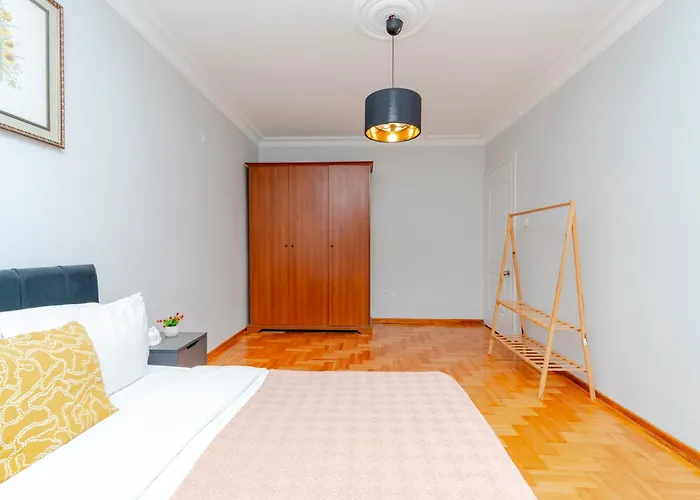 Apartment Four-bedroom Family In Managed - Location With Elevator & Two Bathrooms 4*