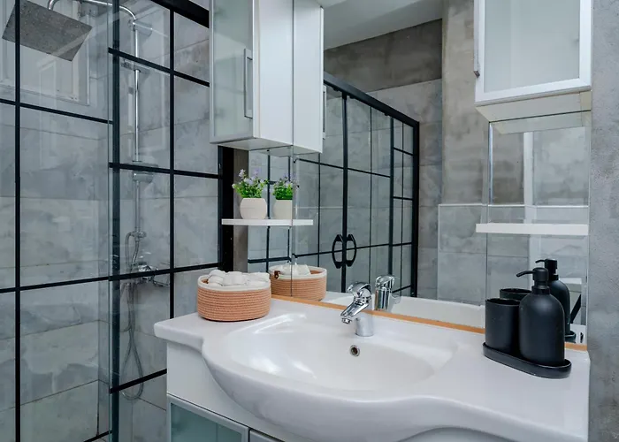 Four-bedroom Family In Managed - Location With Elevator & Two Bathrooms 4*