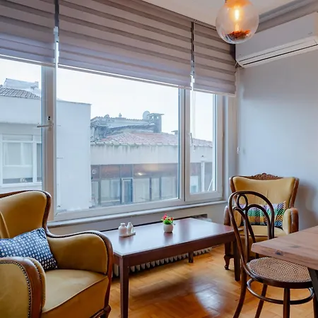 Four-bedroom Family In Managed - Location With Elevator & Two Bathrooms 4* Estambul