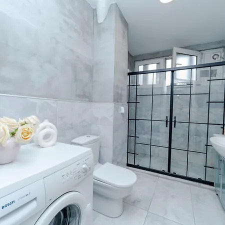 Apartamento Four-bedroom Family In Managed - Location With Elevator & Two Bathrooms Estambul