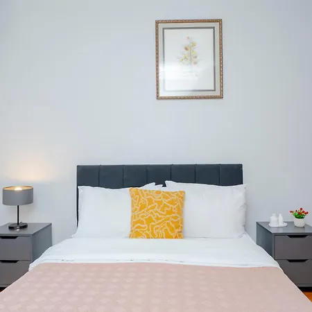 Apartmán Four-bedroom Family In Managed - Location With Elevator & Two Bathrooms