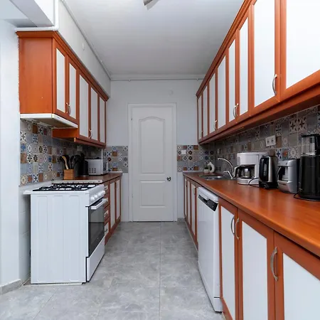 Four-bedroom Family In Managed - Location With Elevator & Two Bathrooms Apartmán 4*